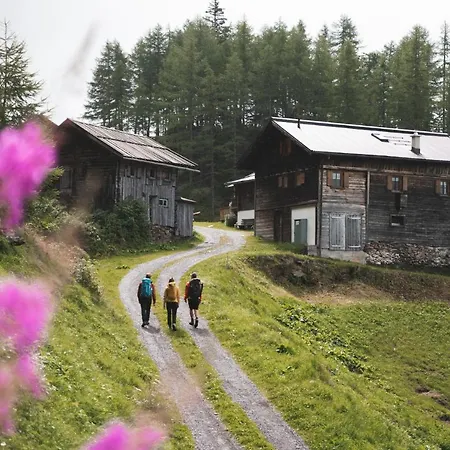 Appartementhaus Kathrin 아파트 *
